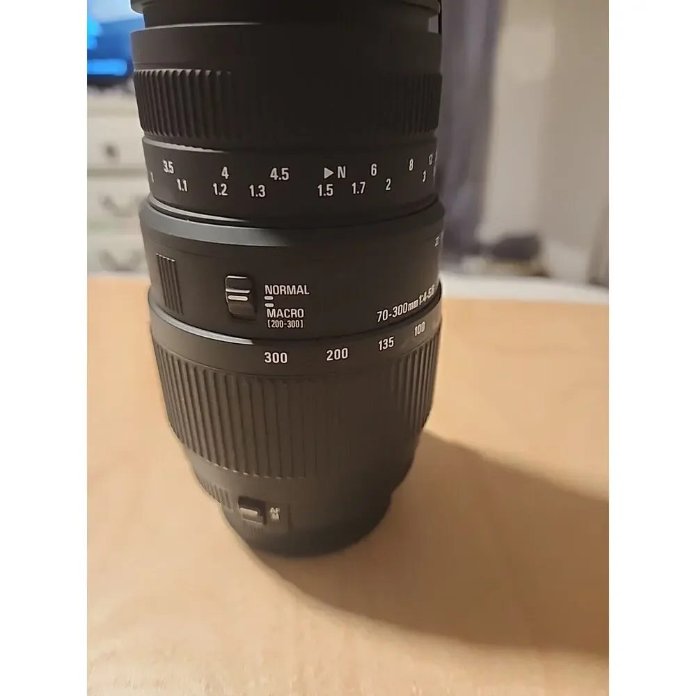 Sigma DG 70-300mm f/4-5.6 Macro lens MOTORIZED for Nikon